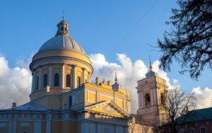 С 5 июня храмы Александро-Невской Лавры открыты для прихожан. В праздник Пятидесятницы будут совершены две Литургии